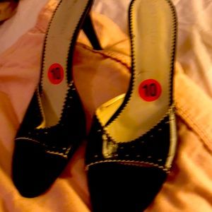 Beautiful black sandal  3” heel